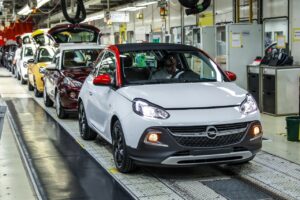 PSA-Opel : Carlos Tavares veut rencontrer Angela Merkel et IG Metal