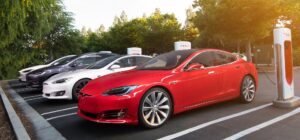Tesla ouvre un Superchargeur à Saint-Brieuc
