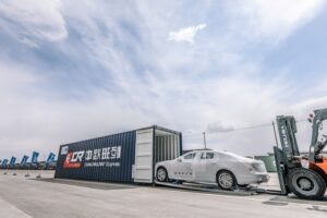 Volvo fait voyager ses S90 chinoises en train
