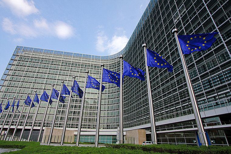 La Commission européenne inflige une amende de 34 millions d'euros à cinq équipementiers pour violation des règles de concurrence.
