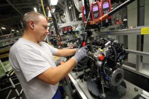 PSA choisit une usine Opel pour assembler des moteurs à essence