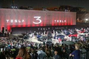 Tesla réduit la voilure