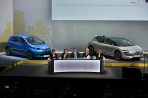 Renault : Carlos Ghosn reste au volant