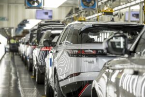 Jaguar Land Rover met en garde sur le Brexit