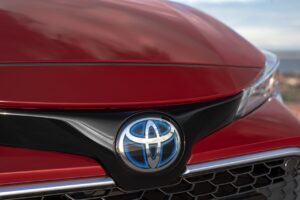 Toyota offre sa technologie hybride