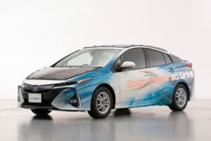 Toyota va plus loin avec les panneaux solaires