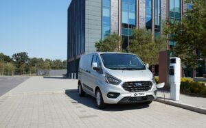 Tests concluants pour le Ford Transit Custom hybride