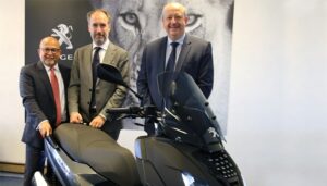 PSA cède la totalité de Peugeot Motocycles