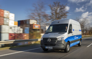 Mercedes-Benz ouvre les commandes du eSprinter