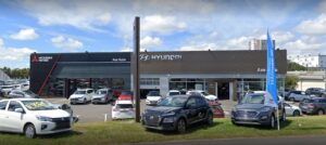 Park Lann Automobiles reprend les panneaux Hyundai et Mitsubishi dans le Finistère