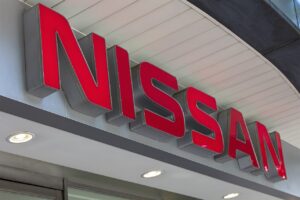 Nissan poursuit son redressement mais reste dans le rouge