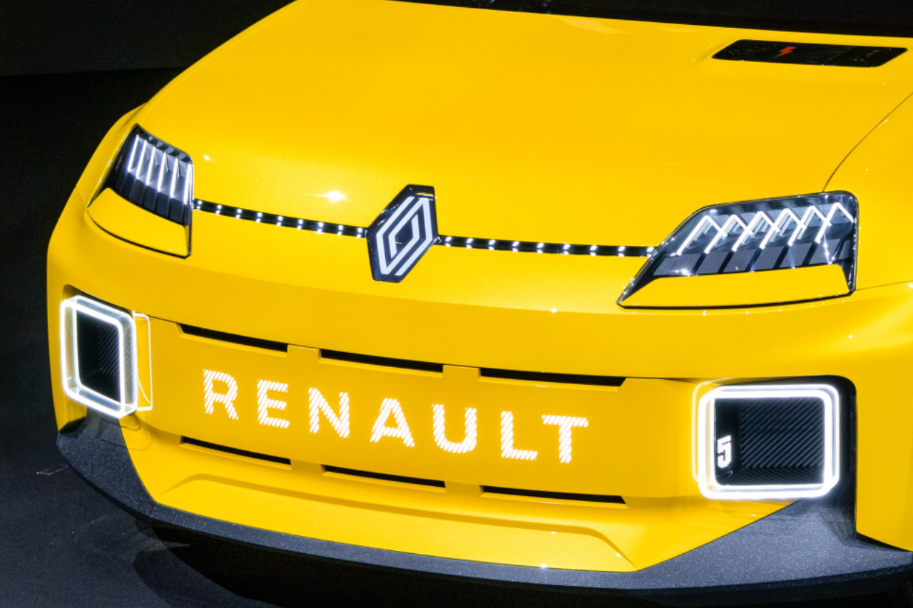 Pourquoi Renault change son logo en douce ?