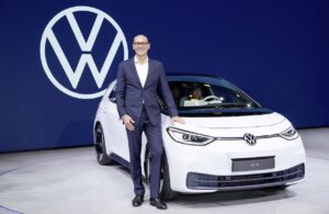 Volkswagen double ses ambitions électriques