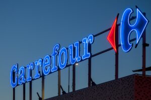 Carrefour va installer des bornes de recharge sur ses parkings