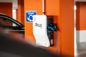 LeasePlan en partenariat avec Zeplug et ChargeGuru pour simplifier la recharge des véhicules électriques