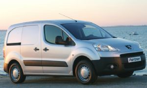 Renault, Citroën et Peugeot : les constructeurs français repartent de l’avant