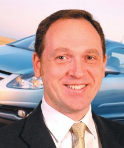 Entretien avec Yves Pasquier-Devisgnes, directeur marketing et commercial Opel France.